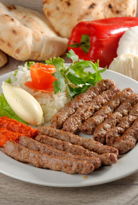 Traditioneel Balkisch gerecht Cevapcici